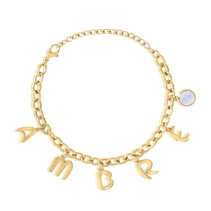 Armband mit Buchstabenanhängern
