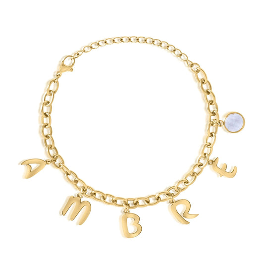 Armband mit Buchstabenanhängern